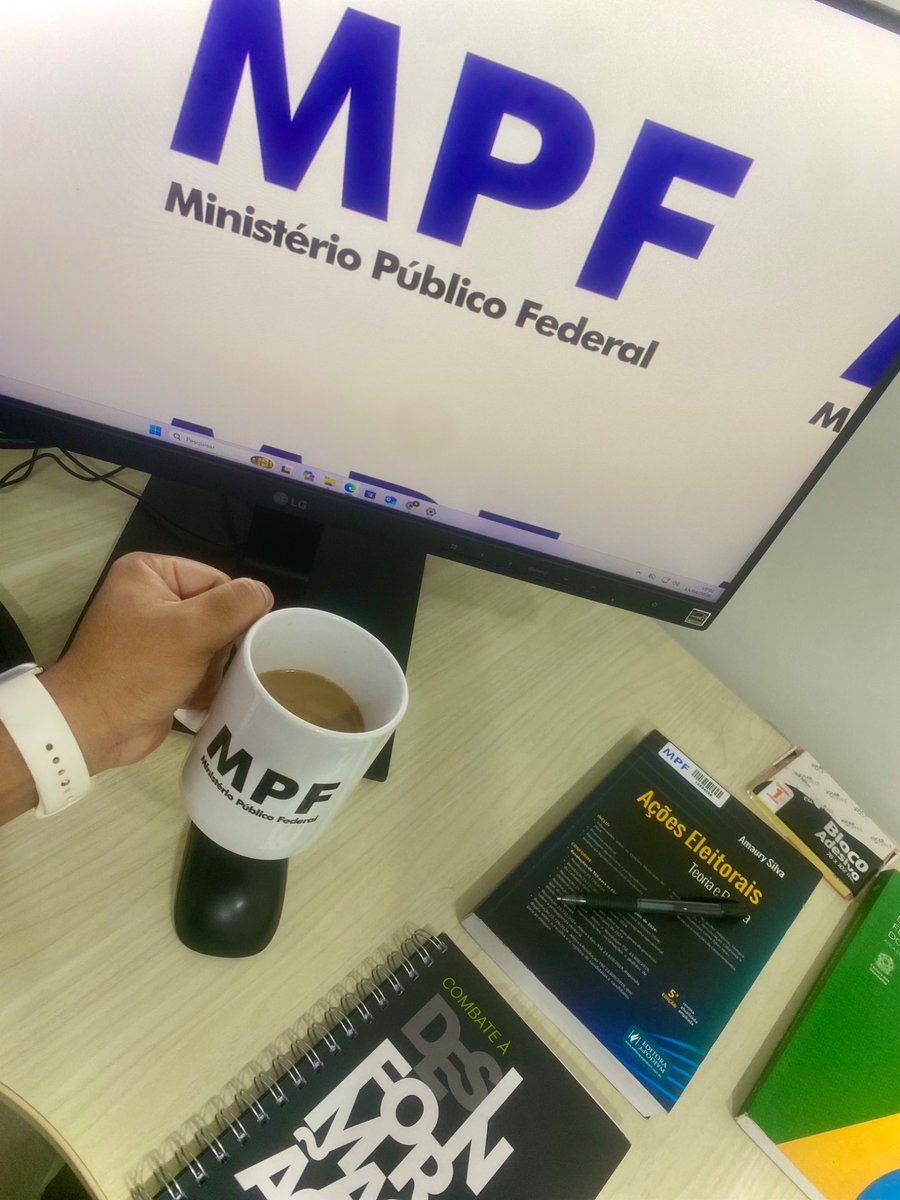 Ontem fiquei de teletrabalho e confesso que é bom… mas o café do presencial tem outro respeito. ☕️😂

E vocês: time home office ou presencial?