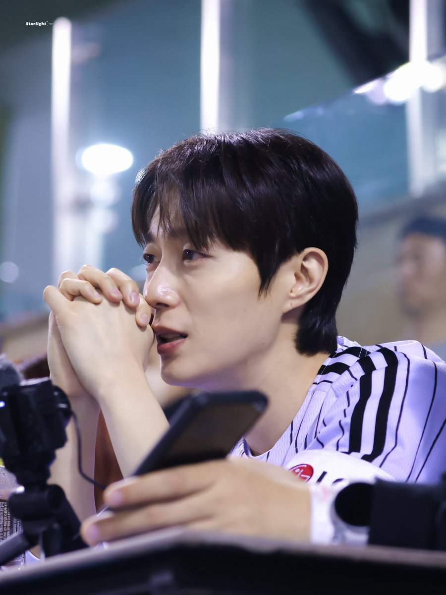 inspiteofthat__'s tweet photo. 야구보러 가서 왜 영화를 찍고 오심미까 https://t.co/tsR5eSvRx0