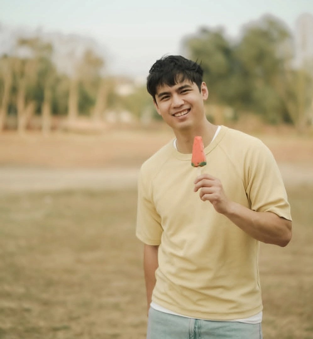 Ayuda for tonight from emilio's ig 👀🤭

<a href="/UNIQLOPH/">UNIQLO Philippines</a> l #EmilioDaez