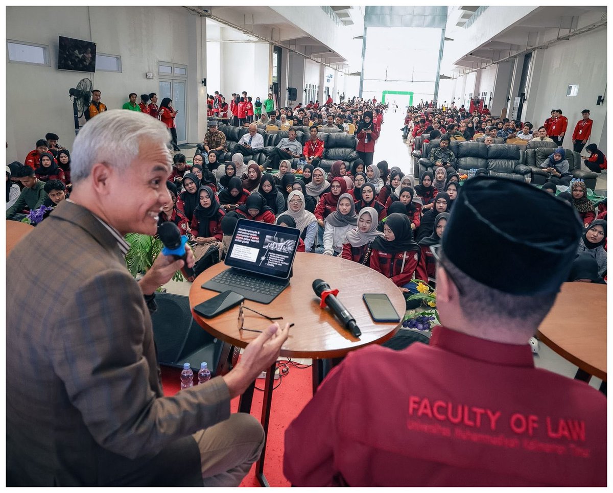 ganjarpranowo's tweet image. Tema diskusi bareng kawan-kawan mahasiswa Universitas Muhammadiyah Kaltim ini keren sekali. Menjaga Akal Sehat Bangsa. Karena bagaimanapun kondisinya, akal sehat harus tetap kita jaga.

Ada yang tahu bagaimana caranya?

#pendidikan #mahasiswa #UMKT #samarinda #ganjarpranowo