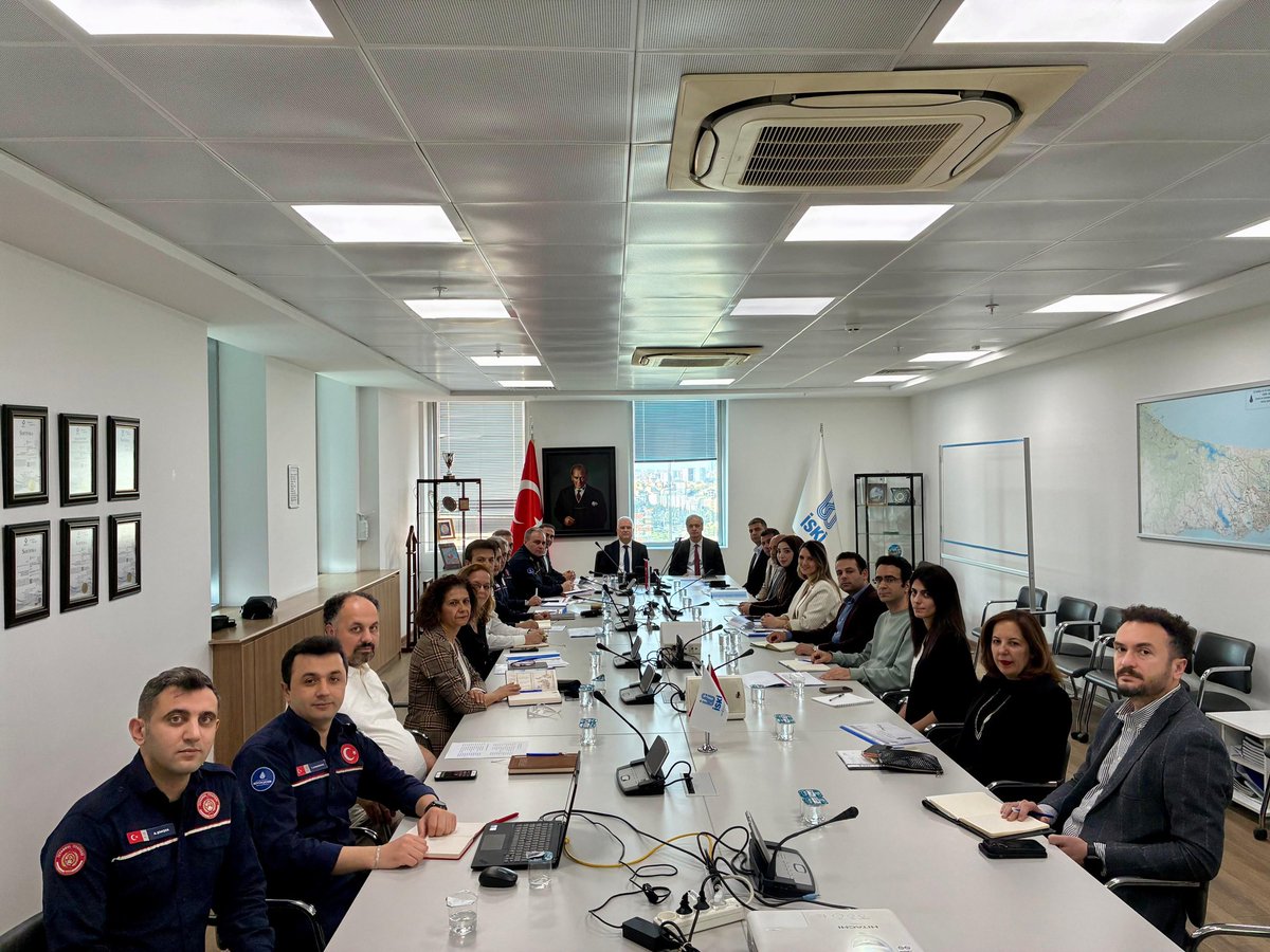 salihkeskiner's tweet photo. İSKİ Abone İşleri Dairesi Başkanlığı ve İBB İtfaiye Dairesi Başkanlığı ile 7. Olağan Yangın Hidratları toplantısını gerçekleştirdik.💦
Unutmamalıyız!
Yangın Musluğuna Erişim Hayat Kurtarır! https://t.co/z3zpFwtOVU