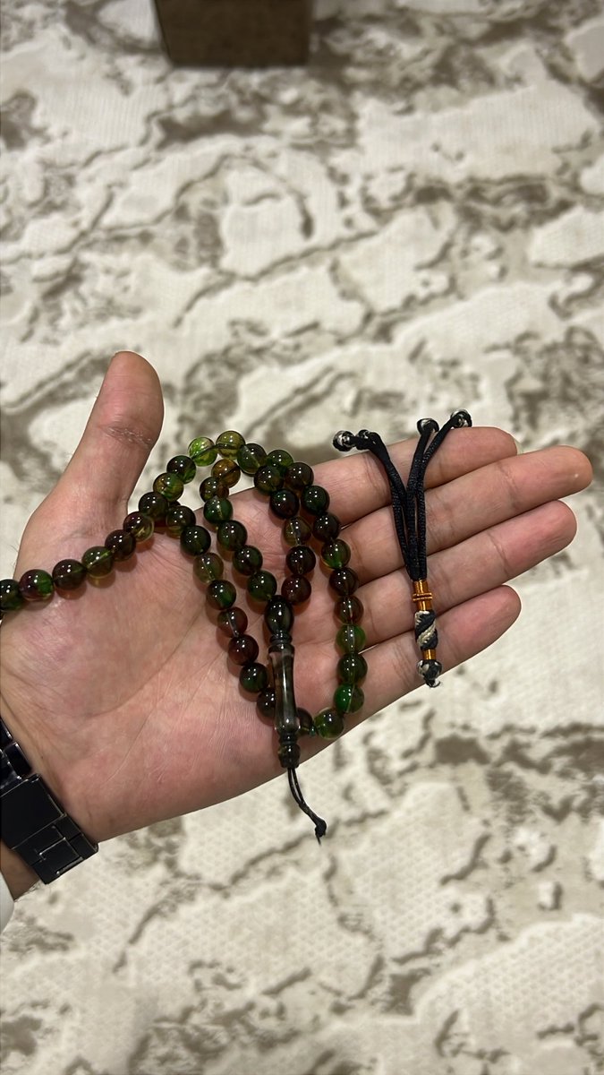 طاح الهدب من كثر الاحزان ياشوق
ومن جرة المسحوب ولا الهجيني