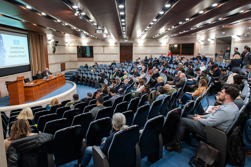 Oggi si è svolta la Giornata “#Giornalismo e #IA: trasformazioni professionali e principi deontologici”
Un momento di confronto tra giornalisti, studiosi ed esponenti del mondo cattolico
👇Qui la "giornata in pillole" di <a href="/antopiccio70/">Antonino Piccione</a> 
pusc.it/www.pusc.it/cs…