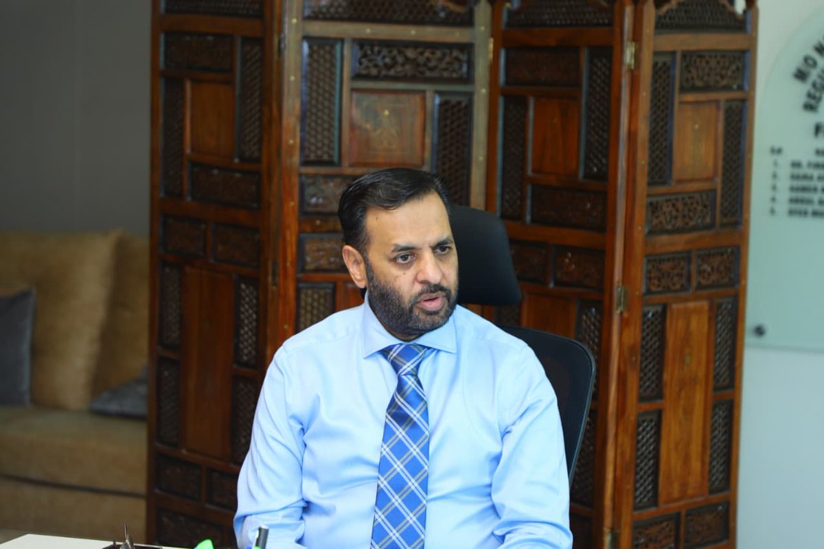 KamalMQM's tweet photo. آئندہ قائمہ کمیٹی اجلاس سے قبل وزارتِ صحت کے متعلقہ محکموں نے وفاقی وزیر صحت سید مصطفیٰ کمال کو جامع بریفنگ دی۔ بریفنگ میں اداروں کی کارکردگی، جاری منصوبوں، درپیش چیلنجز اور مستقبل کے لائحہ عمل پر تفصیل سے آگاہ کیا گیا۔ ہر محکمہ نے اپنی پیش رفت اور اہم امور پیش کیے۔ وزیر صحت نے ہدایت دی کہ تمام تیاریاں مکمل، مربوط اور مؤثر ہوں تاکہ اجلاس میں واضح اور جامع کارکردگی پیش کی جا سکے۔

#MustafaKamal #HealthMinister #HealthcareReform #GovernmentPerformance #PolicyPlanning #PublicHealth #Pakistan

@WHO @UNISEF @Gavi @GatesFoundation @GovtOfPakistan