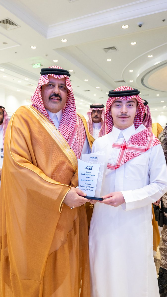 abodalmny3's tweet photo. سمو #أمير_منطقة_حائل يرعى حفل افتتاح المؤتمر الدولي السنوي الرابع للاتجاهات الحديثة في العلوم التربوية الذي تنظ��ه جامعة حائل في المدينة الجامعية،  ويتجول سموه في المعرض المصاحب يرافقه كل من رئيس جامعة حائل ومدير عام الإدارة العامة للتعليم بالمنطقة 

#عبدالله_المنيع 🇸🇦📸 https://t.co/A93bmqG4Va