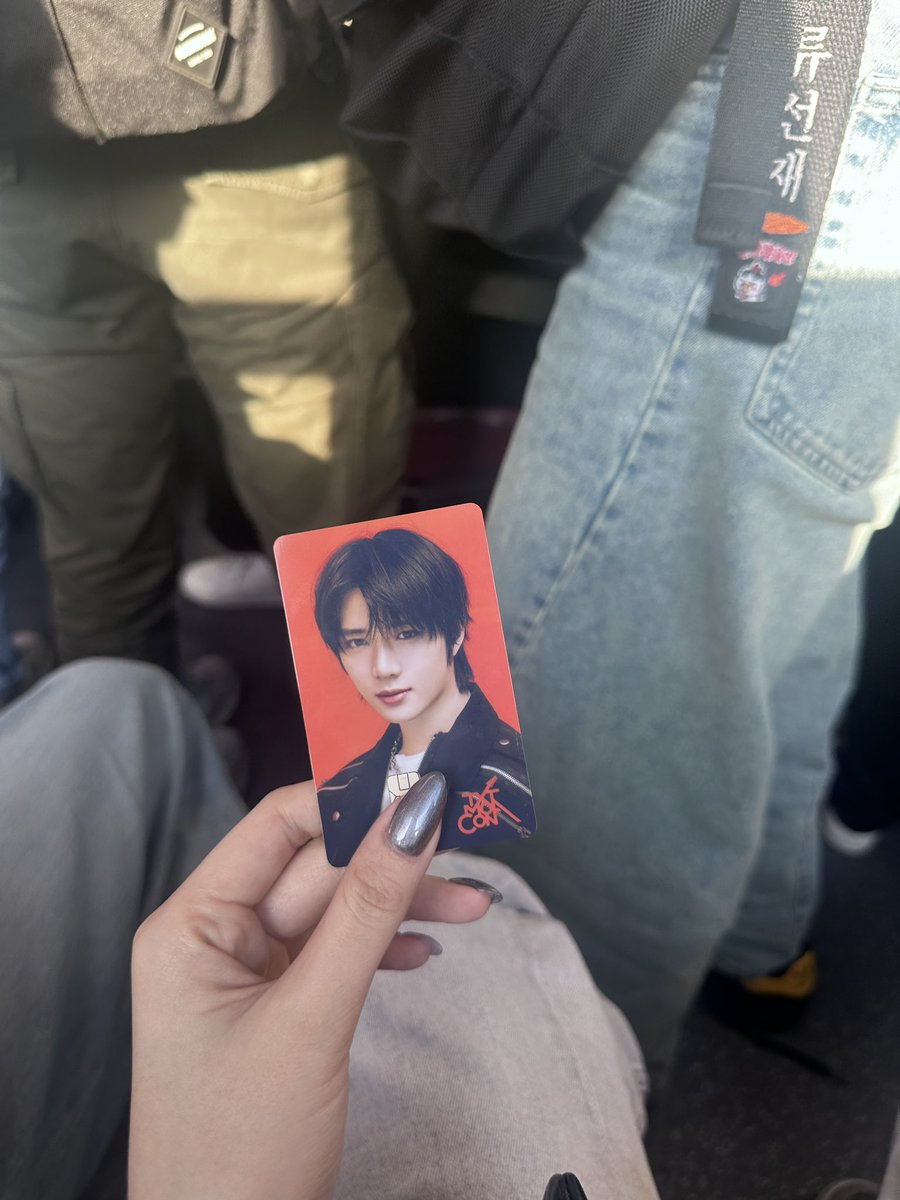 F4IRYBE0M's tweet photo. i dropped my namane card near times square seoul today on the bus 641 after the txt fansign near the station below, if anyone has picked it up pls let me know😭😭😭 

#txtnamane #txt #lostandfound https://t.co/ra44FJaGvU