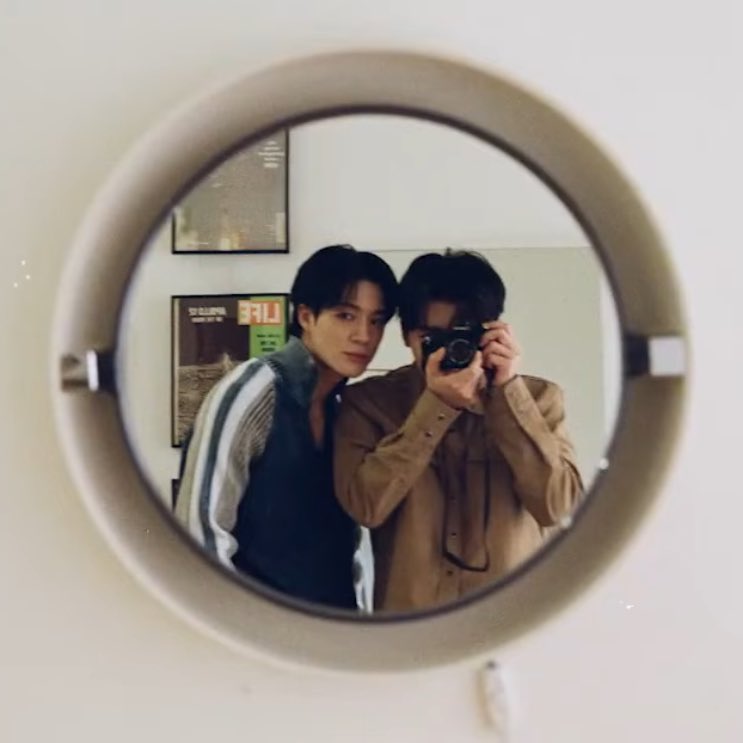 ลาออกมาอ่านฟิค /•᷅•᷄\੭ tweet media