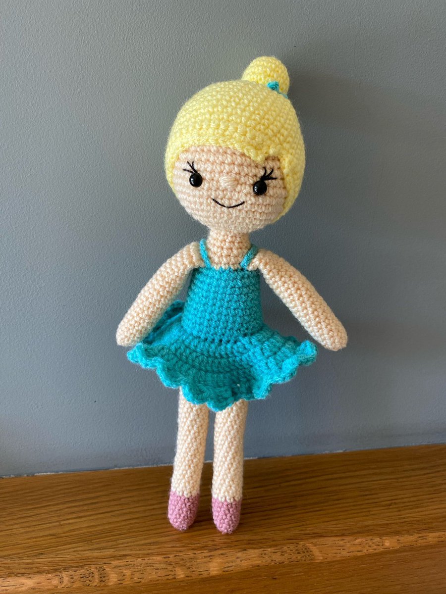 Tanyawarren's tweet image. Have you got a dance crazy child in your family?  How about having a little ballerina made for them?  Great gift idea.  You can pick hair and dress colour 😊

bitzas.etsy.com/listing/434955…

#MHHSBD #FirstTMaster #CraftBizParty #UKMakers #giftidea