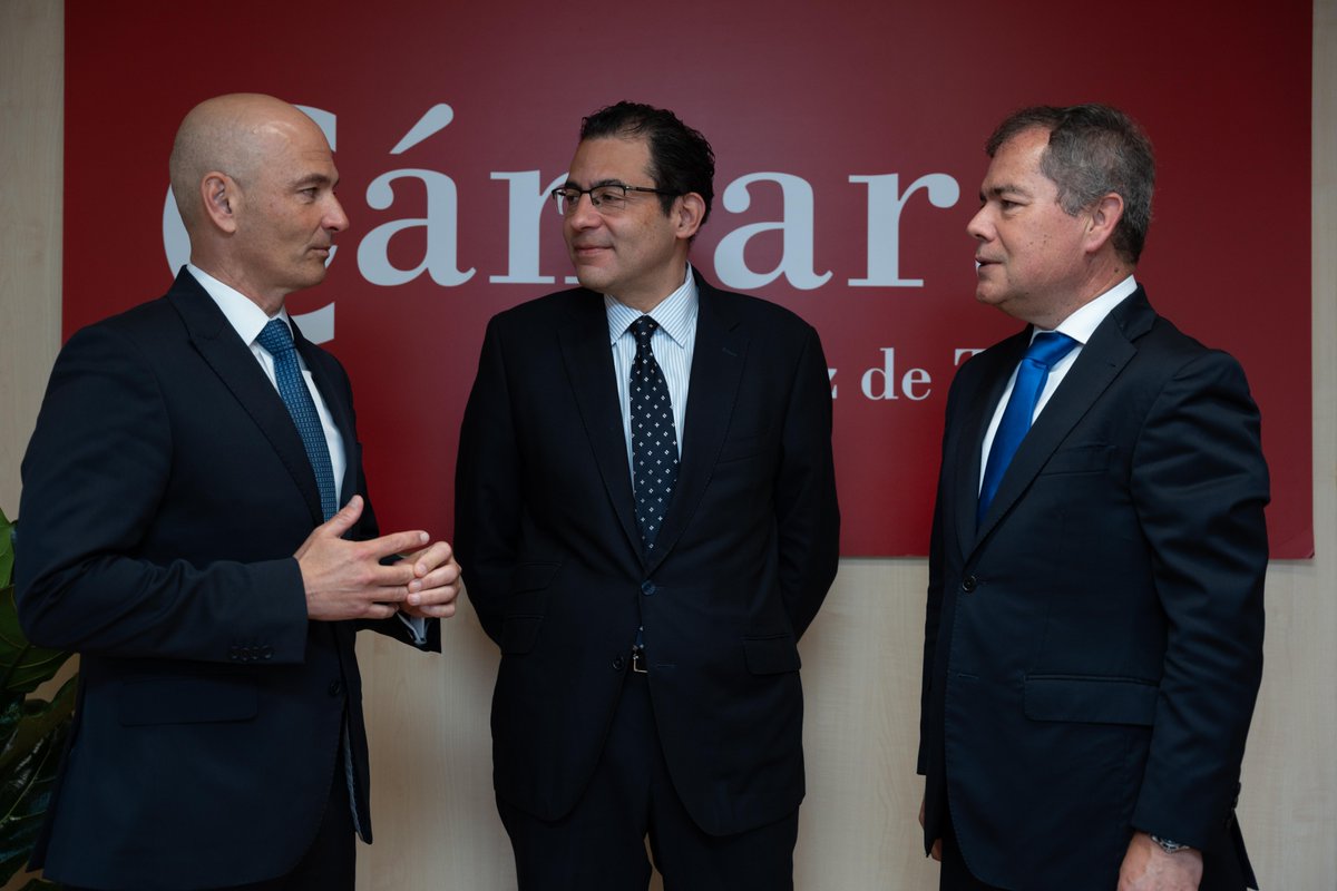 BBVA_espana's tweet image. 📊 #Canarias sigue creciendo por encima de la media.

@BBVAResearch prevé que el PIB del archipiélago vuelva a superar al de España en 2026, tras el impulso por la demanda interna y el #comercio, y pese a un menor ritmo en hostelería y construcción. ➡️ bbva.info/4vw6EAV