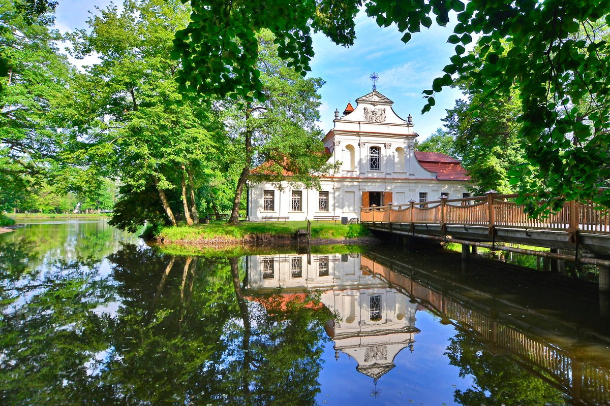 Polen_Travel_NL's tweet photo. Klaar met de drukte van de stad? 🌿
Kies voor slow toerisme en ontdek de magie van Oost-Polen — wild, rustgevend en adembenemend mooi.
Vertraag, haal diep adem en plan je volgende reis naar plekken waar de tijd écht langzamer gaat. ✨https://t.co/mER8uvva9J #Polen https://t.co/cQz3XzkAQ1