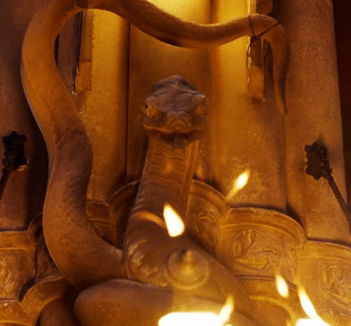 HPNews_Germany's tweet image. 👀First Look at the Slytherin sconce in HBO #HarryPotter series