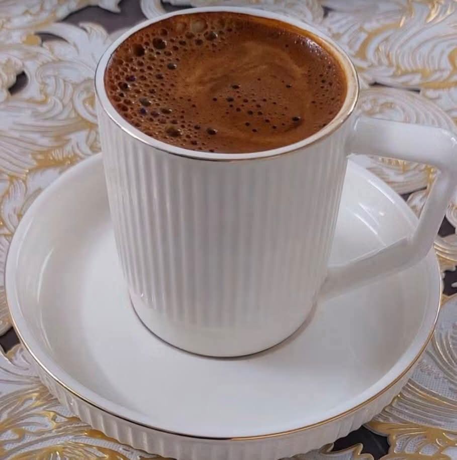aylinozgerli's tweet photo. Hepimiz çok yoğunuz 
Yeri gelince selam dahi veremeyecek kadar

#günenot https://t.co/NguVnTrTbD