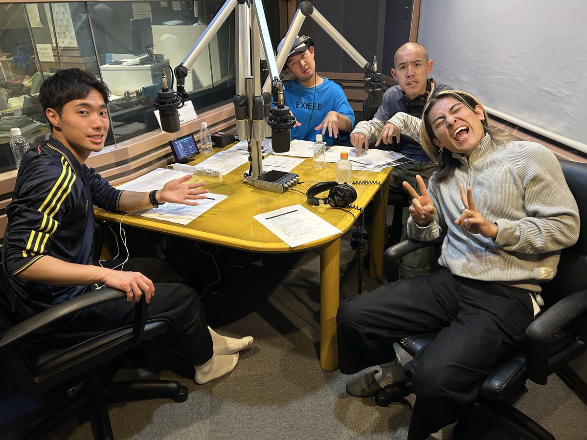 fmfujiyonsen's tweet image. 四千頭身の四千ミルク!! 

今週はスタジオに...

『Kroi』から @KroiOfficial 

千葉大樹さん @dainackwave 

をお迎えしています！！

#Kroi #Kroi_Kinetic #Kroi_Media
#四千頭身 #四千ミルク