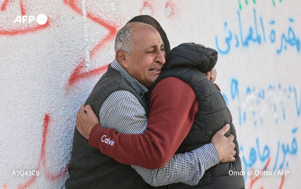 AFPespanol's tweet image. La Defensa civil de Gaza informa de que un niño de tres años se encuentra entre las 10 personas muertas en ataques israelíes separados en la parte norte del territorio palestino #AFP
