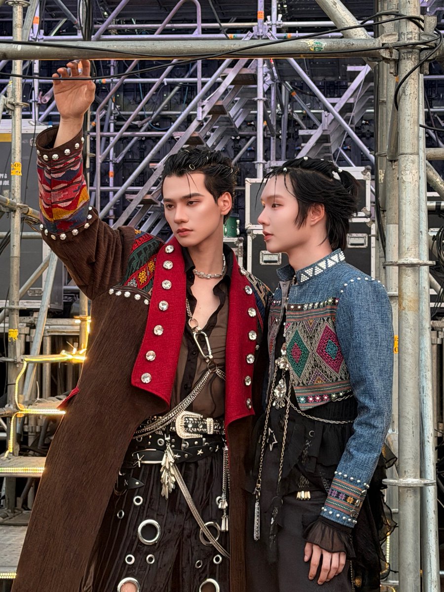 เป็นยังไงบ้างครับ ชอบโชว์ของพวกเราที่พะเยาไหมน้า พวกเราจอยมากทุกคนจอยม้าย ขอคนละกำลังจุย

KNP AT PHAYAO FEST
#BubbleWavePhayao2026xKengNamping