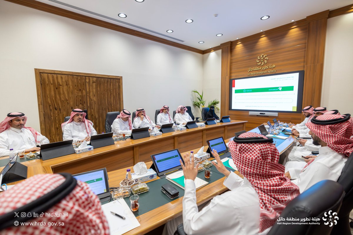 HRDA_HAIL's tweet photo. في إطار دورها في تمكين ومشاركة القطاع الخاص في تنمية المنطقة، نظّمت #هيئة_تطوير_حائل اجتماعاً تنسيقياً لبرنامج تخصيص الأندية الرياضية بحضور الوكيل المساعد للاستثمار والتخصيص في وزارة الرياضة، وعدد من المستثمرين ورؤساء الأندية في المنطقة.

واستعرض الاجتماع البرنامج، وبحث فرص التعاون وآفاق الاستثمار.
