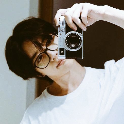 Han is celebrating 🎉 tweet media