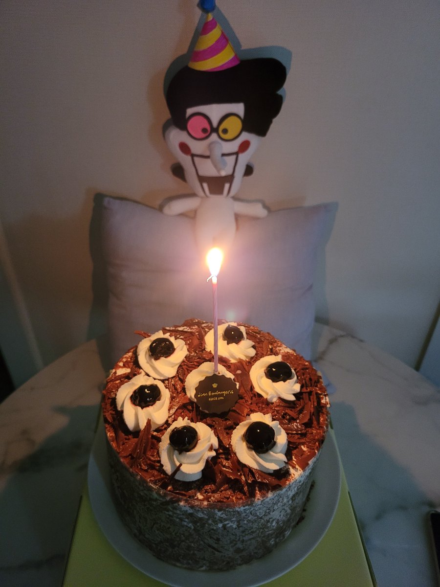 Caxirune's tweet photo. He came to my Bday party yesterday! 🤑🥰 I Love Spam Tong https://t.co/jZXwrByzjP