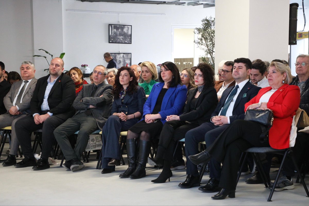 GuzelkayaSeda's tweet photo. Mudanya Belediyemizin değerlendirme toplantısında, son 2 yıldaki projeleri ve yeni hedefleri dinledik. @denizdalgic ’ın vizyonu, ilçemizin güçlü bir dönüşüm sürecinde olduğunu gösteriyor.
CHP Mudanya İlçe Yönetimi olarak bu anlayışın yanındayız.
#CHP #ChpMudanya #Mudanya https://t.co/8EGHroDHS9