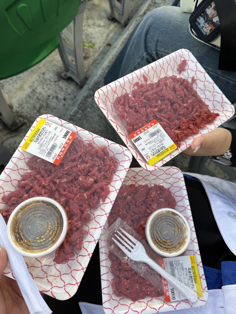 야구장에서 육회파티