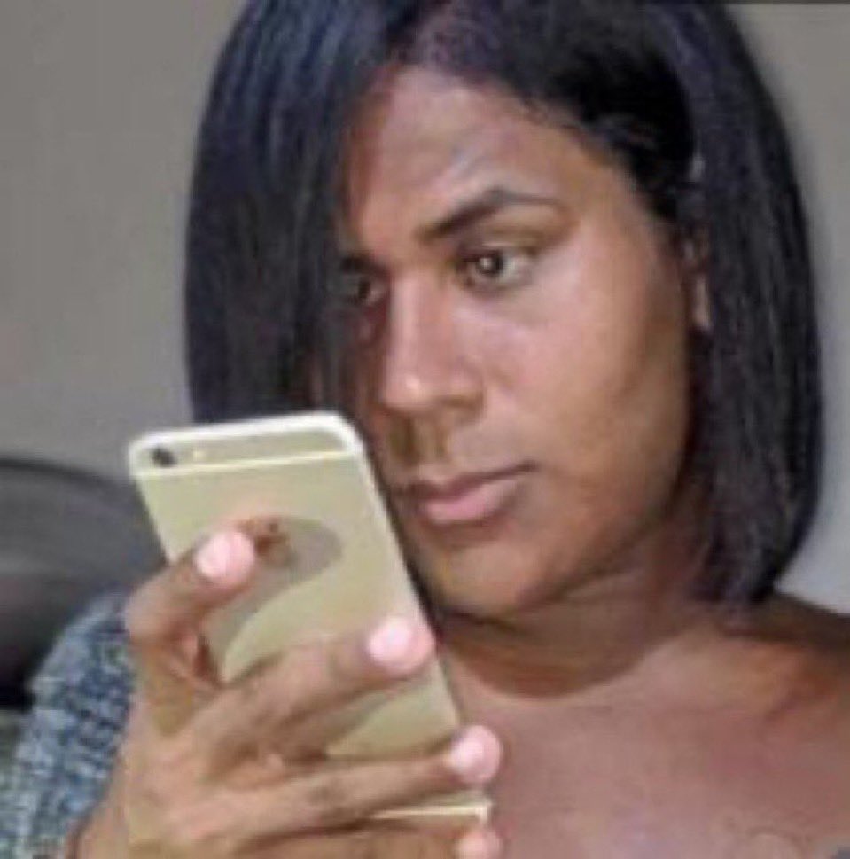 eyekuntie's tweet image. “the harder it will be for lara” and it’s about selling hoodies 😭