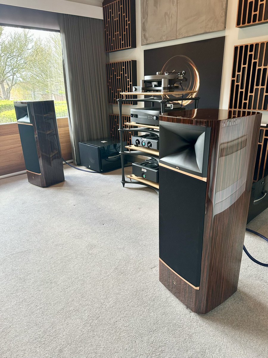 hifilounge's tweet image. We’ve had a great response to the addition of the @JBLaudio Summit Ama’s a month or so ago so I am delighted to now have the 3 way JBL Summit Pumori’s here, basically their floorstanding brother 👌

#hifi #speakers #hifi #audiophile