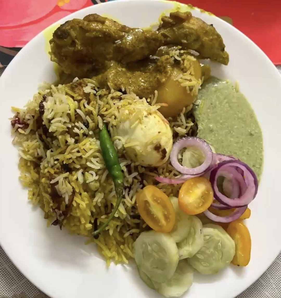 AsIfICare96's tweet image. Lunch update :

#LateUpload
#PoilaBoishakh
#BengaliNewYear