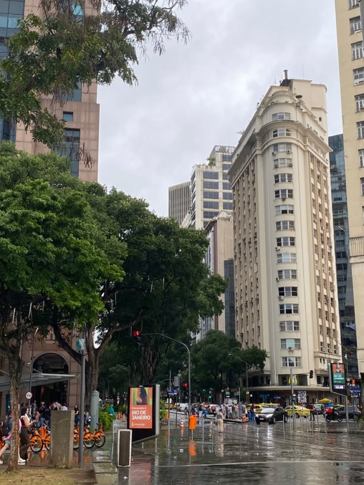 mengocopeiro's tweet photo. Proporção de fiação aterrada no brasil: 
Brasília 18%
Rio de janeiro 12%
São paulo 6% 

Precisamos expandir pra ontem isso. https://t.co/daPzhnw1Wv
