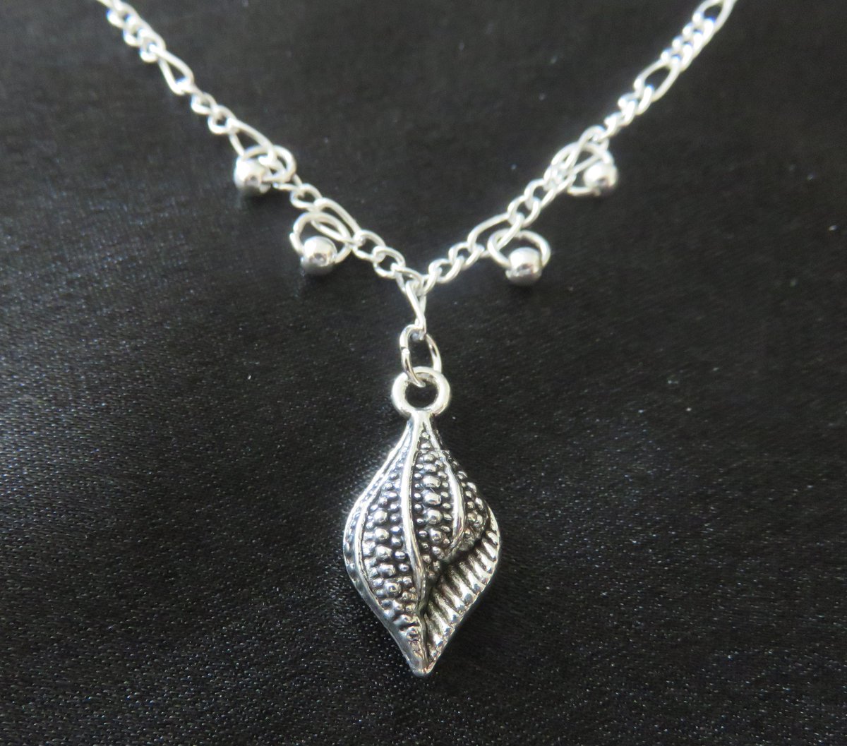 SuziQCrafts's tweet image. Jewellery boxes have arrived and I have a range of necklaces now on the website 😍 

folksy.com/shops/suziqcra… 

#necklaces #giftideas #handmadejewellery #birthdaygifts #teachergifts #treatyourself #charms