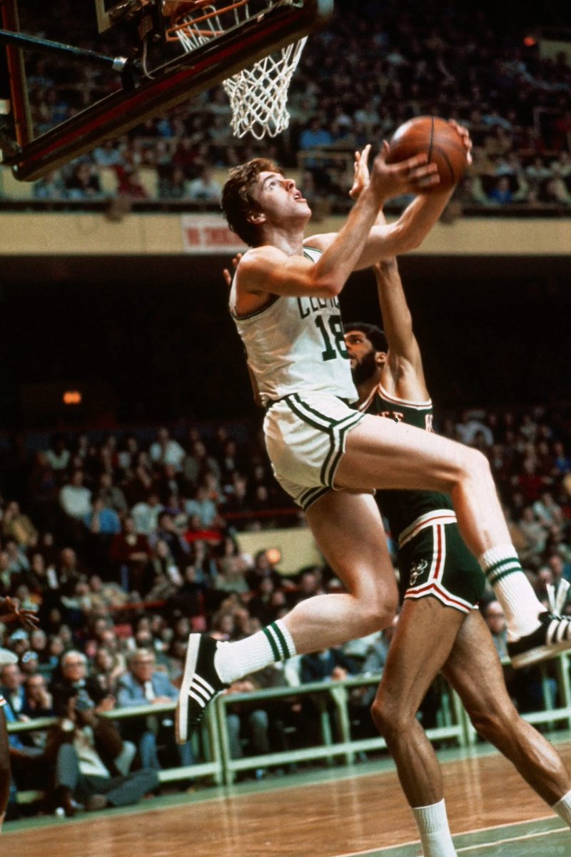 paulieknep's tweet image. Dave Cowens going in for the revese layup.