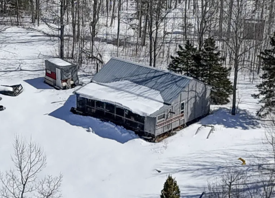oldhouseunder50's tweet image. Rustic #Minnesota North Woods #Cabin on 19.62 #Acres – $100K. 
oldhousesunder100k.com/rustic-minneso…