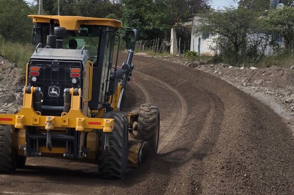 gobdecordoba's tweet image. 🛣️🌄 Avanzamos con la pavimentación de calles en el noroeste cordobés.

Las #obras se extienden sobre la Ruta Provincial S-400, en el tramo que une #RumiHuasi con #CiénagaDelCoro, en el departamento #Minas, una obra clave dentro del Plan de Igualdad Territorial. 🚧

👉 Los