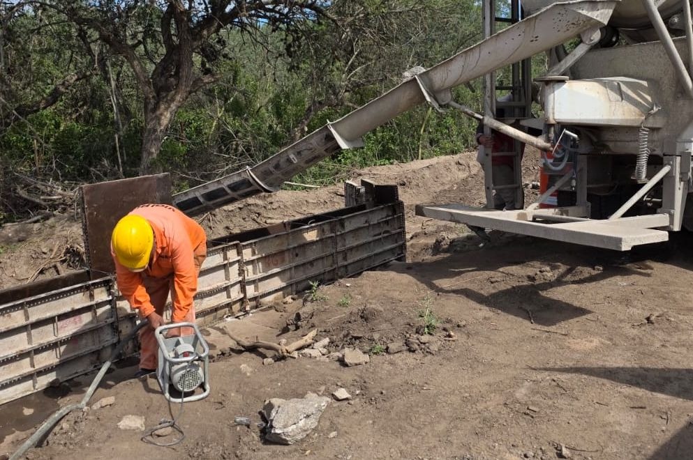 gobdecordoba's tweet image. 🛣️🌄 Avanzamos con la pavimentación de calles en el noroeste cordobés.

Las #obras se extienden sobre la Ruta Provincial S-400, en el tramo que une #RumiHuasi con #CiénagaDelCoro, en el departamento #Minas, una obra clave dentro del Plan de Igualdad Territorial. 🚧

👉 Los