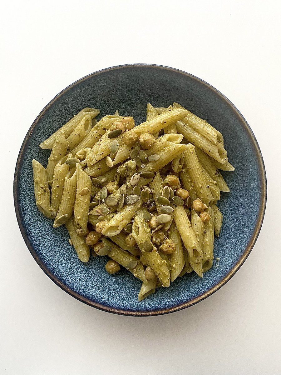 citrus_eats's tweet photo. was too lazy to cook something proper, so, pasta pesto with chickpeas https://t.co/zH32tbGA2Y
