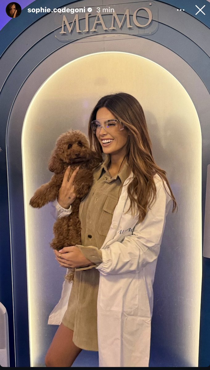 Calmapiatta24's tweet photo. Quanto sei bella !! 🤩 
#sophiecodegoni https://t.co/Y1K5i0aq1M