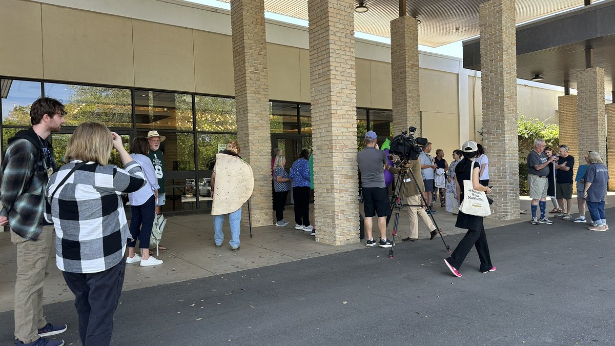 Erica Thomas tweet media