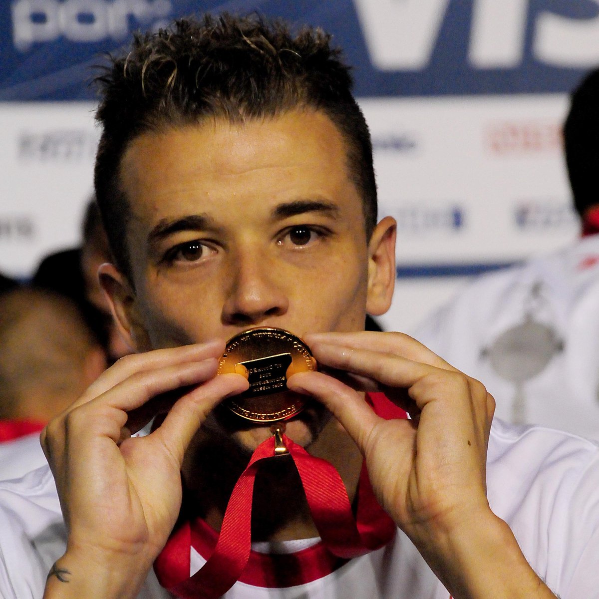 ⚔️ 𝟓𝟐𝟗 jogos,
⚽️ 𝟗𝟕 gols,
🏆 𝟏𝟑 títulos!

Hoje é dia de celebrar um dos maiores nomes da história alvirrubra! Segundo atleta com mais partidas disputadas pelo Clube do Povo, multicampeão com nossas cores e um legítimo representante do sentimento colorado dentro de campo,