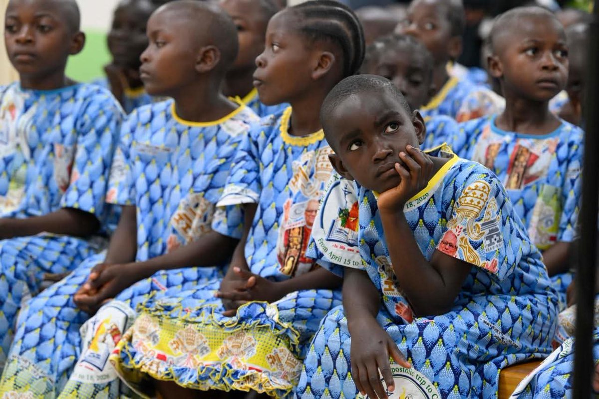 TheCameroonianZ's tweet image. Le Pape Léon XIV a visité l’orphelinat Ngul Zamba à Yaoundé #Cameroon.

#PapeAuCameroun2026 @VaticanNews