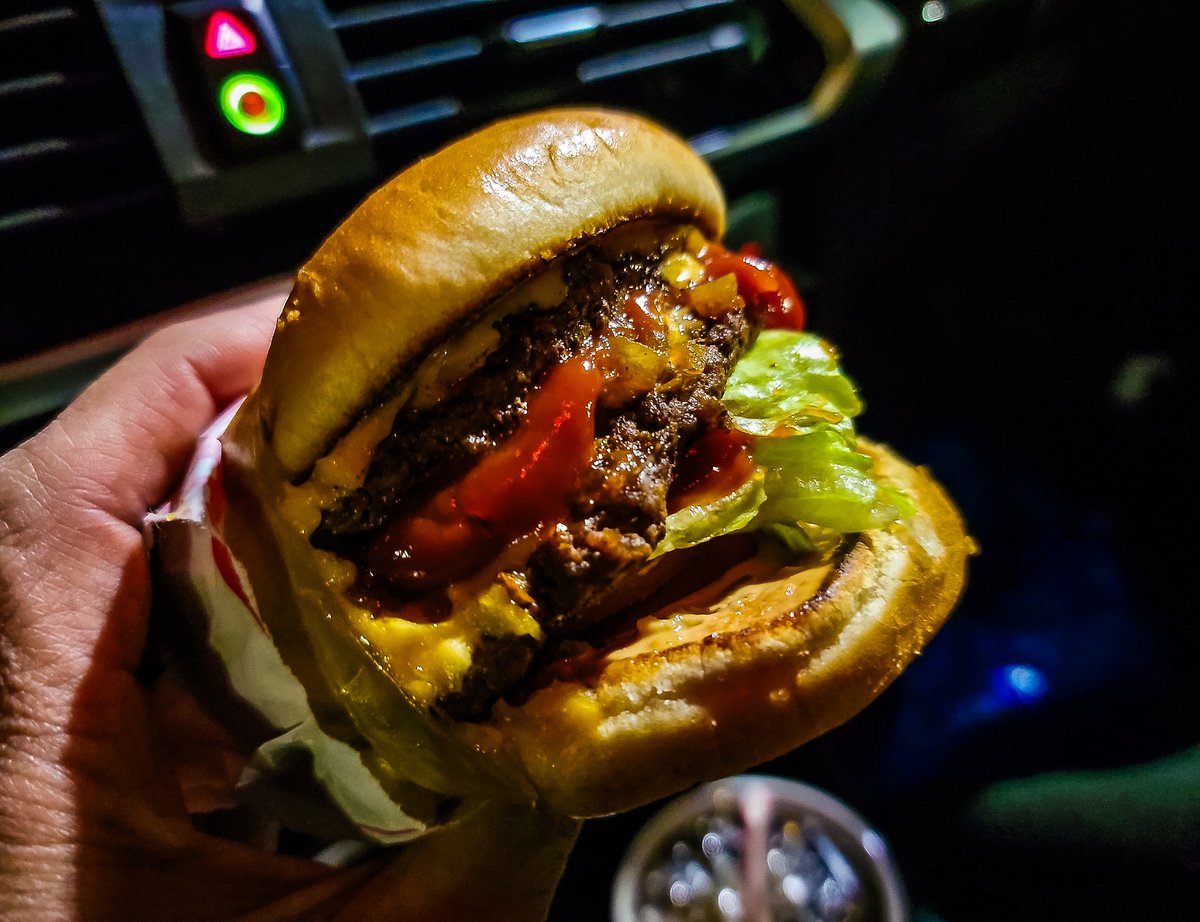 ᶠᵃⁿ In-N-Out Burgers tweet media