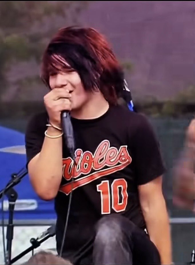 Feather vs Brick tweet media