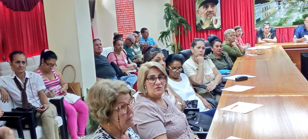 Rinde cuenta #SanctiSpíritusEnMarcha sobre resultados de la Unidad Organizativa de Atención a Quejas y Peticiones de las personas en la provincia.
<a href="/DeivyPrezMartn1/">Deivy Pérez Martín</a> <a href="/DiazCanelB/">Miguel Díaz-Canel Bermúdez</a> <a href="/DrRobertoMOjeda/">Dr. Roberto Morales Ojeda</a> <a href="/PartidoPCC/">Partido Comunista de Cuba</a>