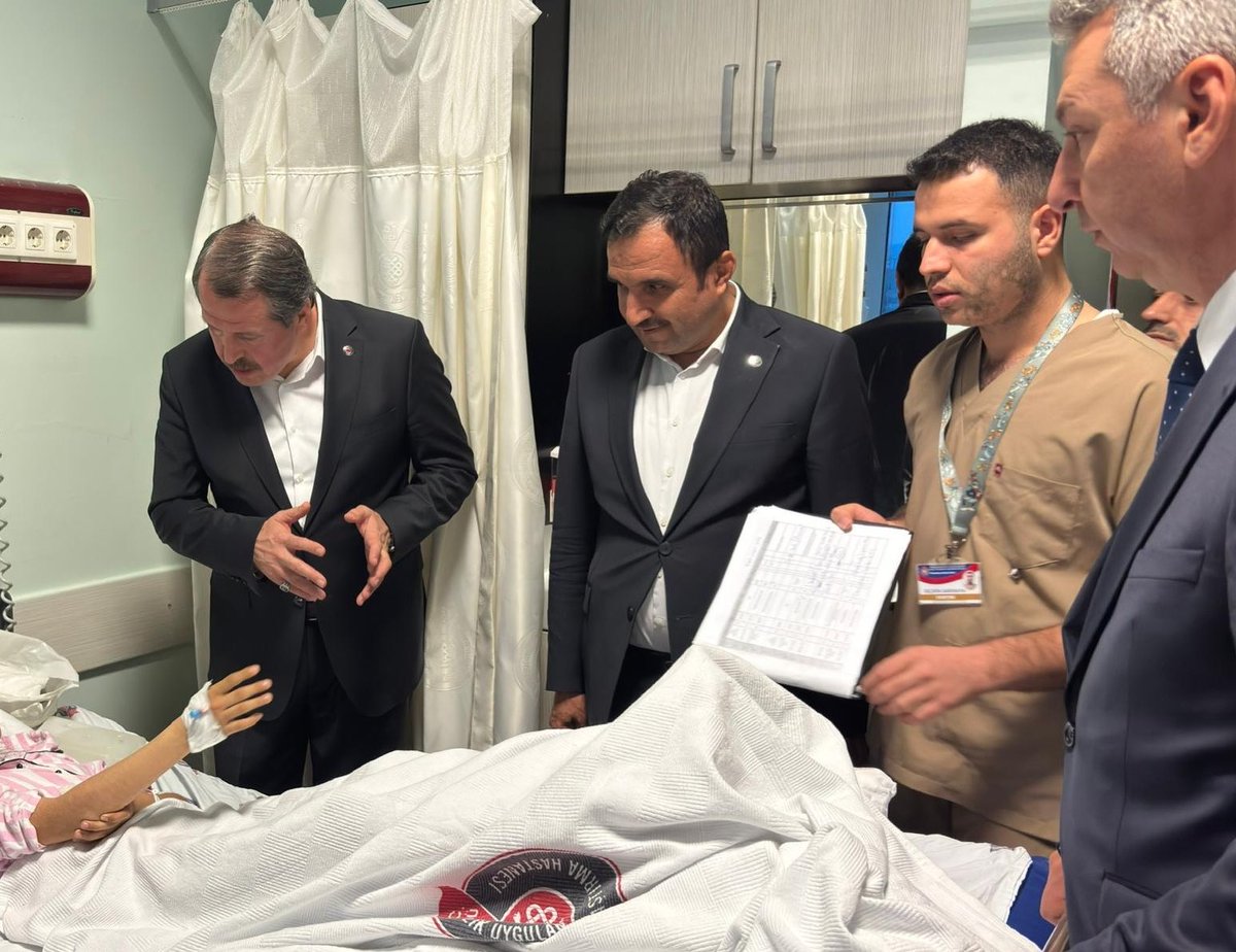 Bu acının tarifi gerçekten zor… Yüreğimiz paramparça.

Hayatlarının daha başında, acımasızca kurşunlanarak aramızdan koparılan bu canlar bizim canlarımız, meslektaşımız, öğrencilerimizdi.

“Evlat acısı kıyamettir” derler…

Dün Şanlıurfa’daydık bugün Kahramanmaraş’ta. O kıyameti