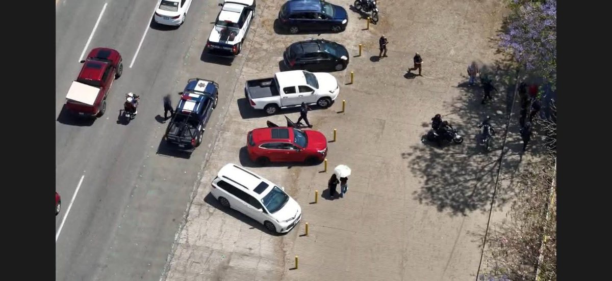 OaxacaTimeLine's tweet photo. FGJO frustra secuestro virtual y localizan a 2 víctimas en la capital
Colaboración con C5i fue clave para el seguimiento a través de las cámaras de monitoreo. 
La víctima, un hombre adulto, se encontraba con su prima (menor de edad) cuando recibió una llamada intimidatoria. https://t.co/m65rn2Okva