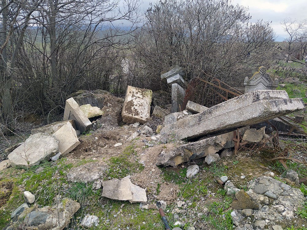 🇦🇿🇩🇪🇦🇺 𐰋 𐰃 𐰾 𐰆 𐰘 tweet media