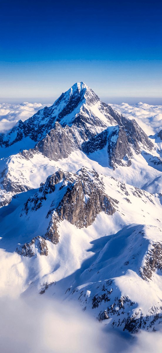 ThematicaApp's tweet image. Snowy mountains above the clouds 002 — curated 4K wallpaper on Thematica.

thematica.app

#aesthetic #wallpaper