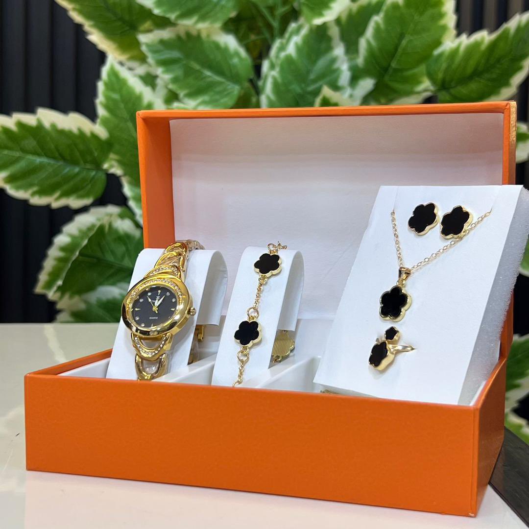 Sparkles by Halimatou tweet media