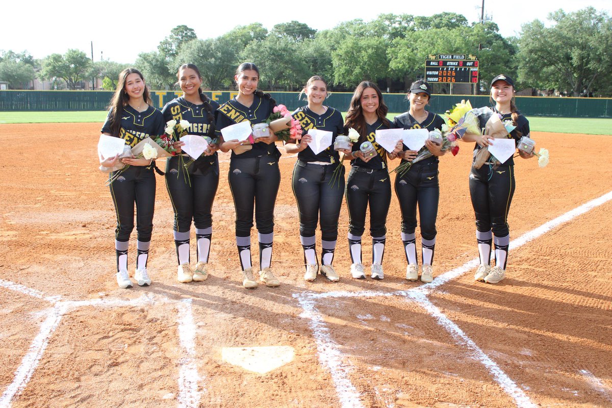 SWTigersoftball's tweet photo. Had a great time celebrating our seniors! All of the countless innings, practices, and sacrifices they have made deserves respect. Even walked away with a “W”!!!
#feartheroar
@sbisdathletics 
@SpringWoodsHigh 
@SwhsClub
@CoachRohrs https://t.co/U4YcWzYSQM