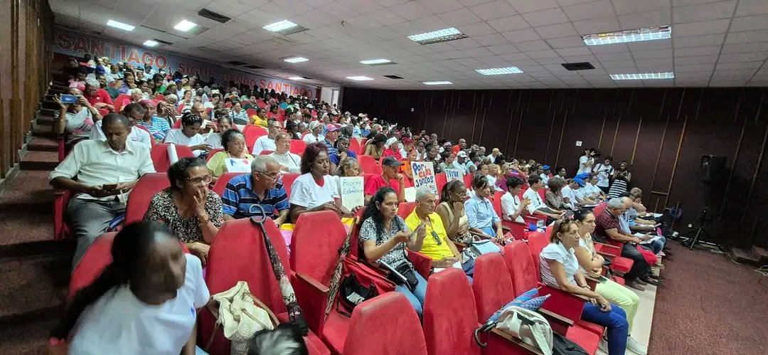 Bajo el lema La Patria se defiende,se desarrolló en la Facultad del Partido Hermanos Marañón, de #SantiagodeCuba, la primera Plenaria Provincial por el 1ro de Mayo,Día Internacional de los Trabajadores.Presidido por las maximas autoridades de la provincia. 
#LaPatriaSeDefiende