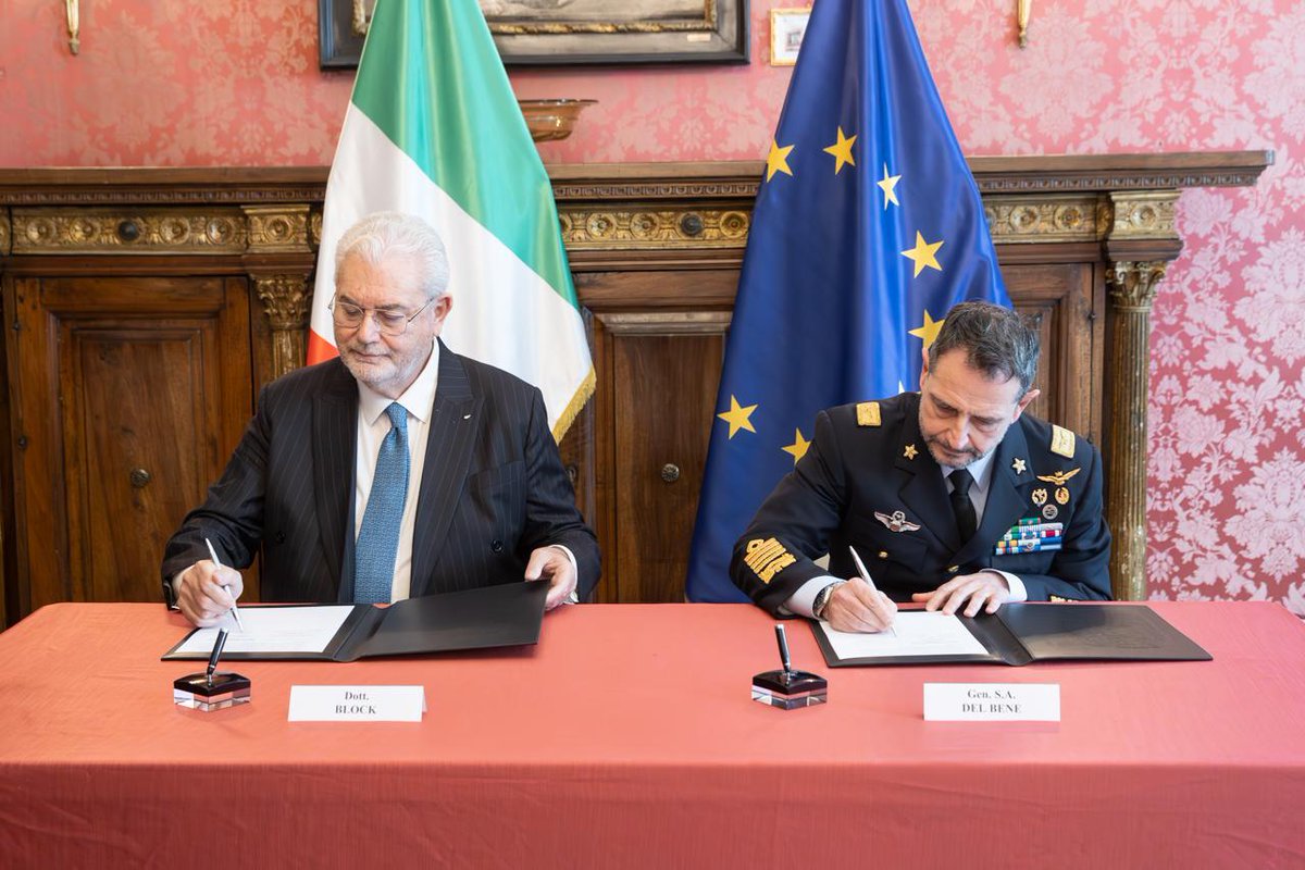 SM_Difesa's tweet image. 📍Roma
✍️Firmato il Protocollo d’Intesa tra lo Stato Maggiore della Difesa e la Procura Generale Militare presso la Corte Suprema di Cassazione.
Il Sottocapo di #SMD, Generale di Squadra Aerea Luigi Del Bene, e il Procuratore Generale Militare pro tempore, Maurizio Block, hanno
