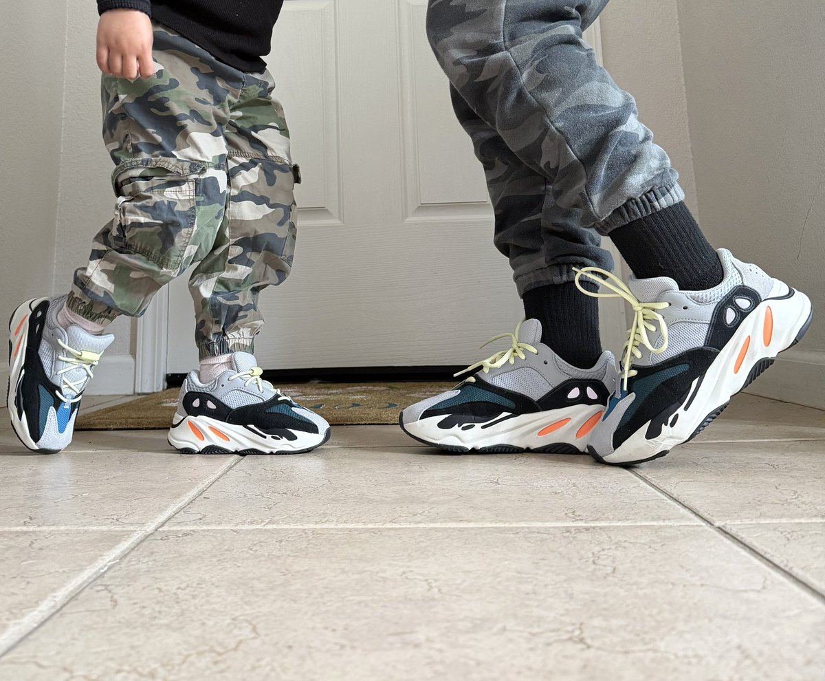 honeyMOmoney's tweet image. Wasn’t going to post anymore sneaker pics since I leave for vacation soon, but realized this week’s #FIREFRIDAYS is special, so posting early 😋 Me &amp;amp; my baby girl 👯‍♀️ #KOTD
👟 Yeezy Boost 700 Wave Runner